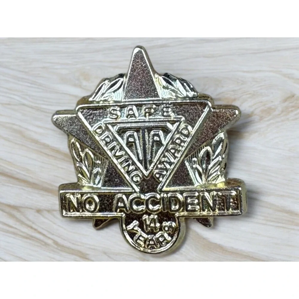 ATA American Trucking Association 14 Years Safe Driving No Accident Award Pin